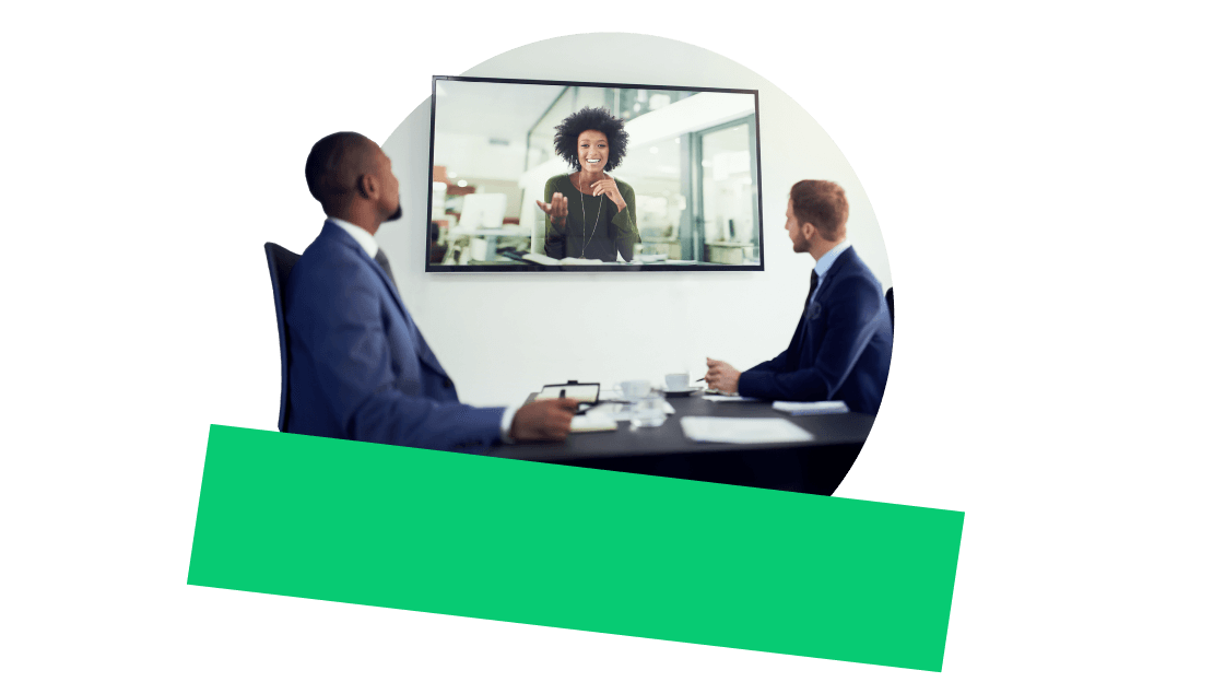 Juridische medewerker deelt zaakgegevens veilig online met het juridische team voor naadloze samenwerking.