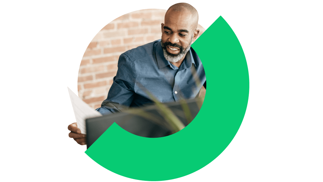 Il responsabile informatico risolve efficacemente i problemi tecnologici e protegge i dati dei clienti e dei casi in uno studio legale.