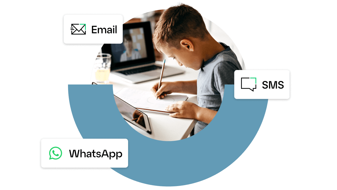 Un élève travaillant sur ses devoirs à distance avec les conseils d'un enseignant utilisant GoTo Connect.