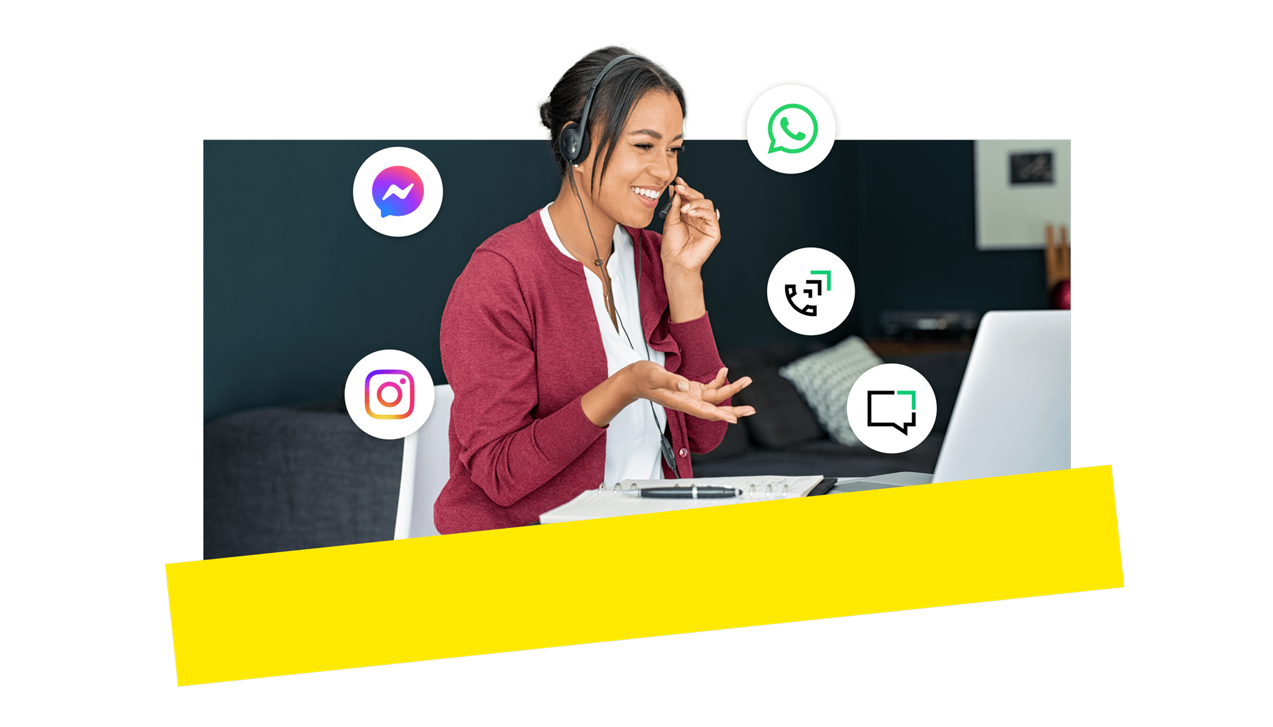 Un patron de PME utilisant les outils de la plate-forme d'expérience client de GoTo Connect avec facilité.