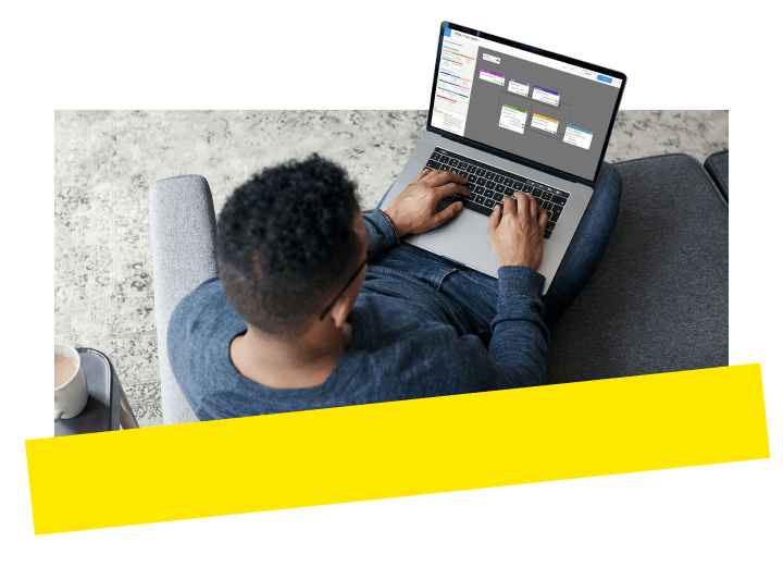 Un amministratore IT di una scuola che gestisce i dispositivi e le operazioni di comunicazione del campus utilizzando il sistema telefonico cloud di GoTo Connect.